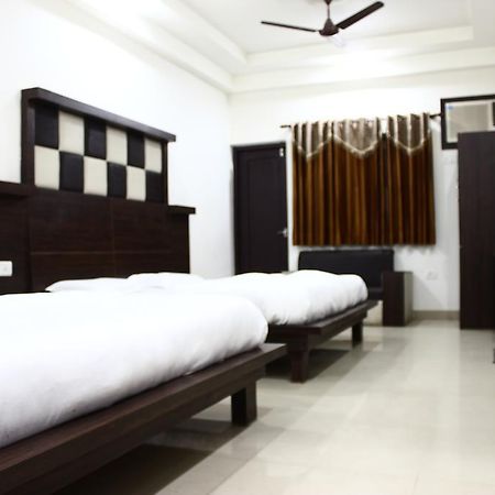 Hotel Maharaja Katra  Szoba fotó