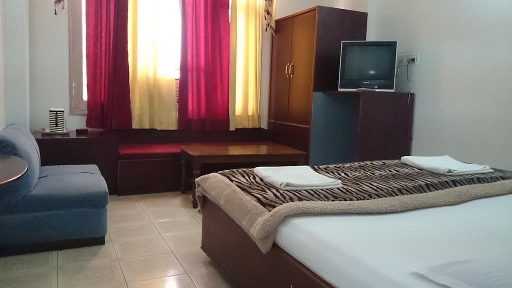 Hotel Maharaja Katra  Szoba fotó