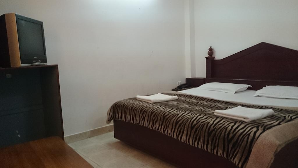 Hotel Maharaja Katra  Szoba fotó
