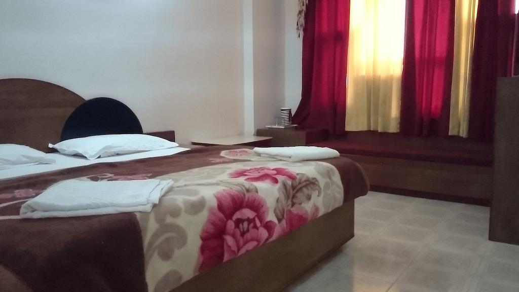 Hotel Maharaja Katra  Szoba fotó