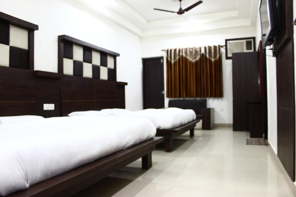 Hotel Maharaja Katra  Szoba fotó